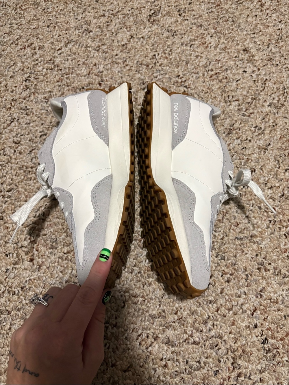 New Balance 327 Sneakers in White & Gray with Gum Outsole 8.5 women - Picture 5 of 7